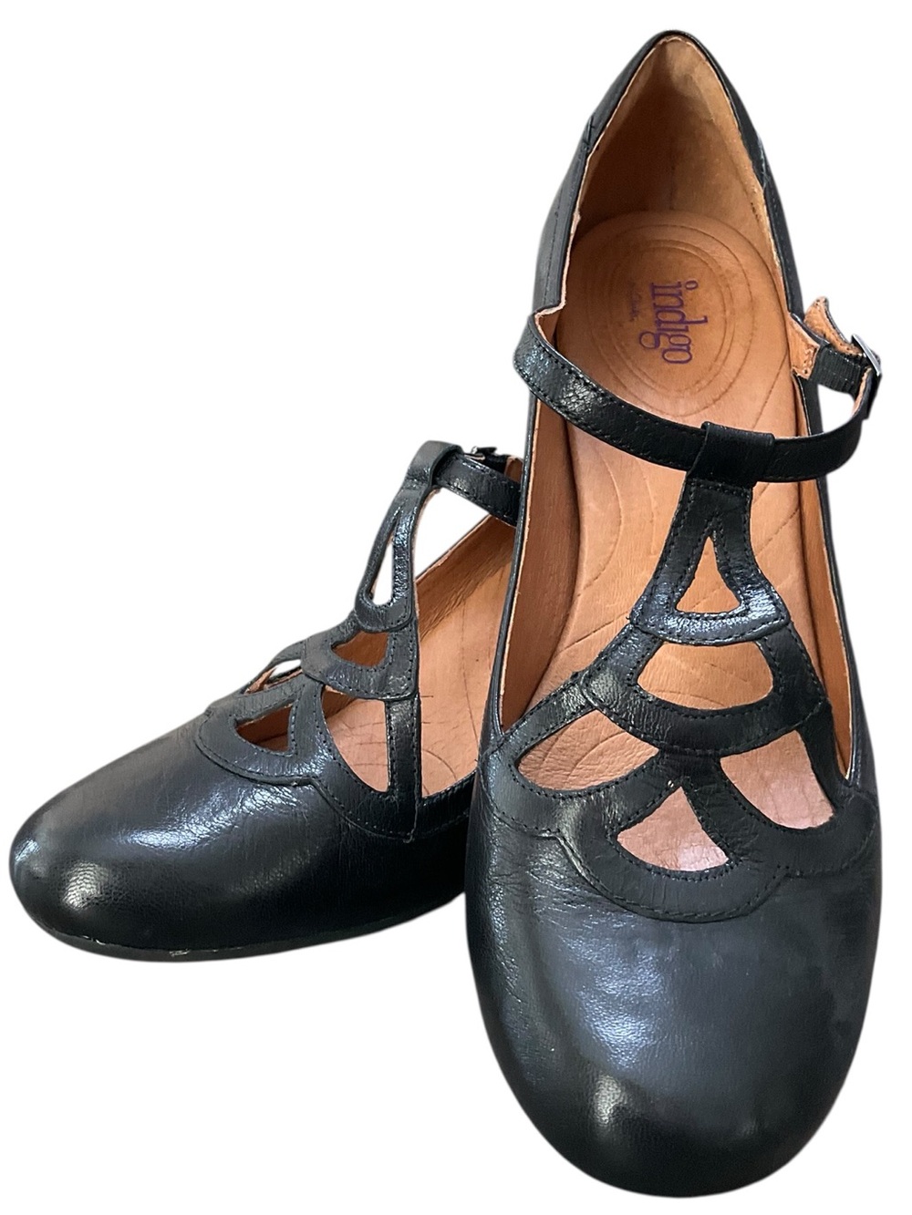 Indigo Clark’s Women’s Leather Black Lea Plush Weave T Strap Block Heel Y2K